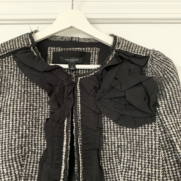 Ann Taylor Black Blazer Jaket Size:2. - Picture 3 of 7